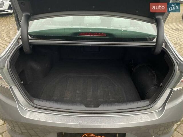Сірий Хендай Соната, об'ємом двигуна 2 л та пробігом 143 тис. км за 14300 $, фото 26 на Automoto.ua