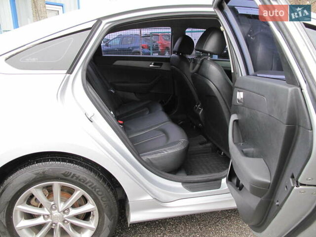 Сірий Хендай Соната, об'ємом двигуна 0 л та пробігом 256 тис. км за 13999 $, фото 44 на Automoto.ua