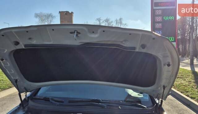 Серый Хендай Соната, объемом двигателя 2 л и пробегом 181 тыс. км за 14000 $, фото 7 на Automoto.ua