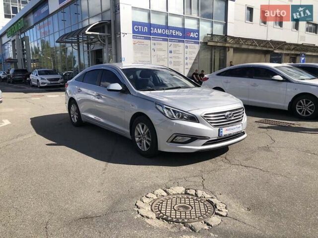 Серый Хендай Соната, объемом двигателя 2 л и пробегом 253 тыс. км за 11490 $, фото 6 на Automoto.ua