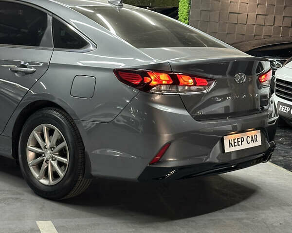 Сірий Хендай Соната, об'ємом двигуна 2.36 л та пробігом 109 тис. км за 12999 $, фото 8 на Automoto.ua