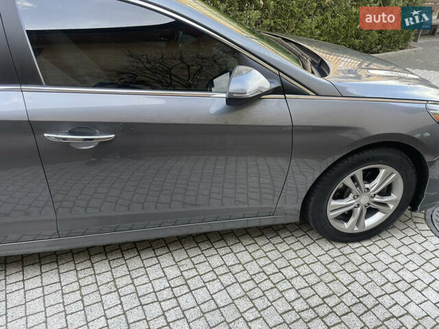Серый Хендай Соната, объемом двигателя 2.4 л и пробегом 140 тыс. км за 13950 $, фото 10 на Automoto.ua