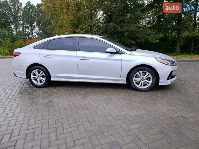 Серый Хендай Соната, объемом двигателя 2.36 л и пробегом 90 тыс. км за 12600 $, фото 6 на Automoto.ua