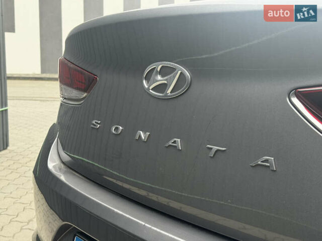 Серый Хендай Соната, объемом двигателя 2.4 л и пробегом 133 тыс. км за 13850 $, фото 5 на Automoto.ua