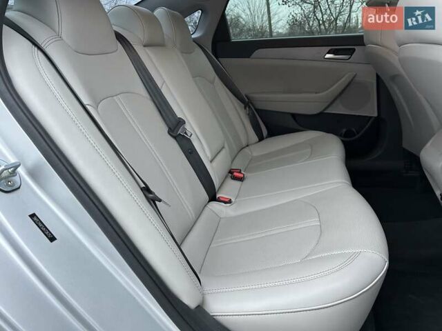 Сірий Хендай Соната, об'ємом двигуна 2.36 л та пробігом 83 тис. км за 10900 $, фото 17 на Automoto.ua