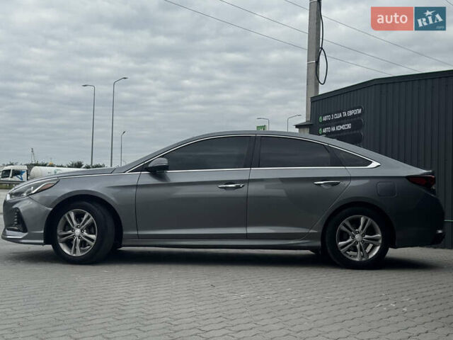 Серый Хендай Соната, объемом двигателя 2.4 л и пробегом 133 тыс. км за 13850 $, фото 3 на Automoto.ua