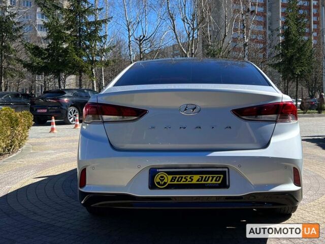 Серый Хендай Соната, объемом двигателя 2 л и пробегом 129 тыс. км за 16400 $, фото 5 на Automoto.ua