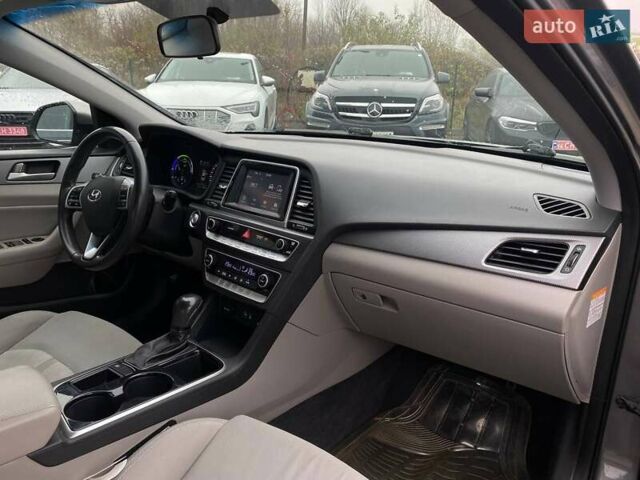 Сірий Хендай Соната, об'ємом двигуна 2 л та пробігом 143 тис. км за 14300 $, фото 8 на Automoto.ua