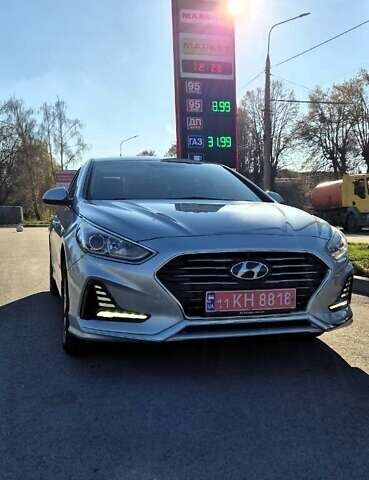 Серый Хендай Соната, объемом двигателя 2 л и пробегом 181 тыс. км за 14000 $, фото 1 на Automoto.ua