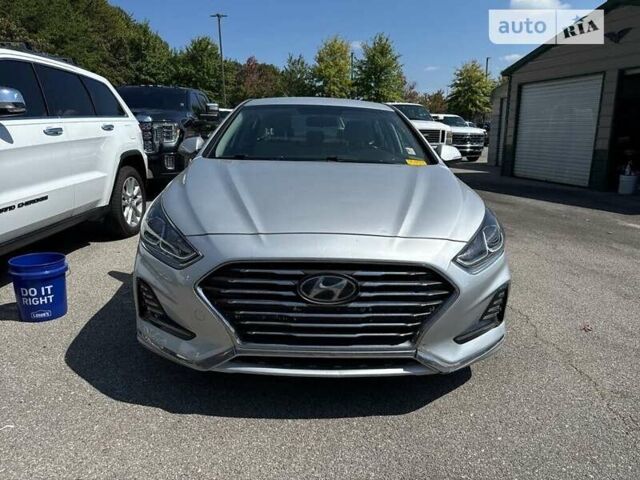 Серый Хендай Соната, объемом двигателя 2 л и пробегом 107 тыс. км за 2800 $, фото 1 на Automoto.ua