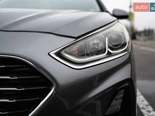 Сірий Хендай Соната, об'ємом двигуна 2.4 л та пробігом 107 тис. км за 12000 $, фото 11 на Automoto.ua