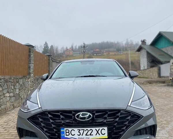 Сірий Хендай Соната, об'ємом двигуна 2.5 л та пробігом 126 тис. км за 19000 $, фото 3 на Automoto.ua