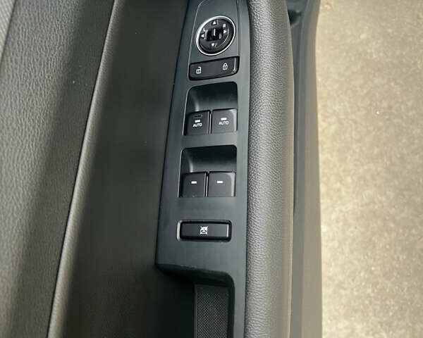 Серый Хендай Соната, объемом двигателя 2.36 л и пробегом 109 тыс. км за 14500 $, фото 9 на Automoto.ua