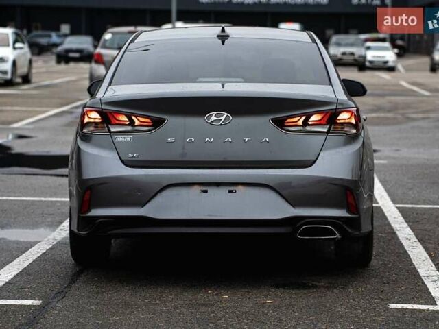 Сірий Хендай Соната, об'ємом двигуна 2.4 л та пробігом 107 тис. км за 12000 $, фото 5 на Automoto.ua