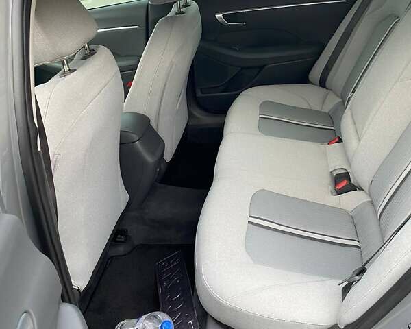 Сірий Хендай Соната, об'ємом двигуна 2.5 л та пробігом 126 тис. км за 19000 $, фото 13 на Automoto.ua