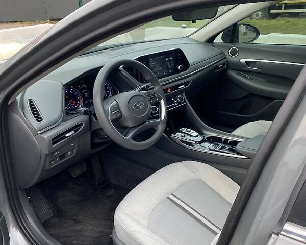 Сірий Хендай Соната, об'ємом двигуна 2.5 л та пробігом 126 тис. км за 19000 $, фото 15 на Automoto.ua