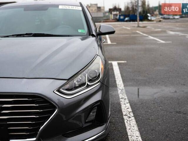 Сірий Хендай Соната, об'ємом двигуна 2.4 л та пробігом 107 тис. км за 12000 $, фото 2 на Automoto.ua