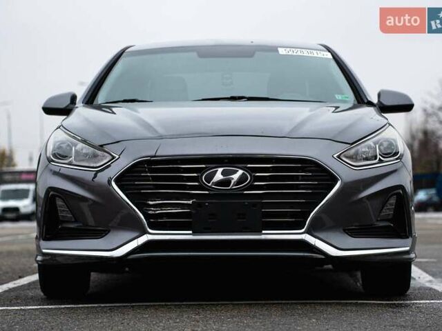 Сірий Хендай Соната, об'ємом двигуна 2.4 л та пробігом 107 тис. км за 12000 $, фото 1 на Automoto.ua