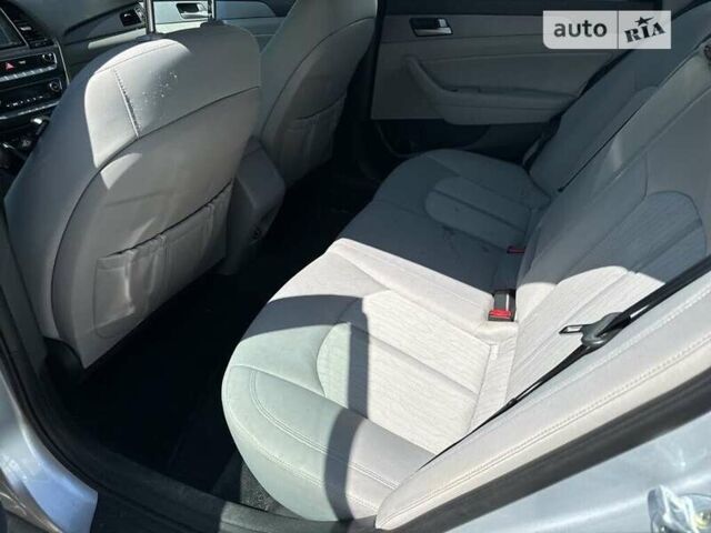 Серый Хендай Соната, объемом двигателя 2 л и пробегом 107 тыс. км за 2800 $, фото 9 на Automoto.ua