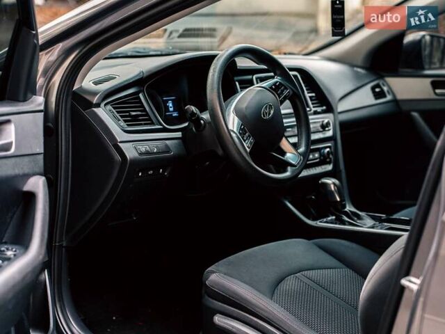 Сірий Хендай Соната, об'ємом двигуна 2.4 л та пробігом 107 тис. км за 12000 $, фото 14 на Automoto.ua