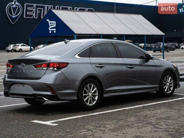 Сірий Хендай Соната, об'ємом двигуна 2.4 л та пробігом 107 тис. км за 12000 $, фото 4 на Automoto.ua