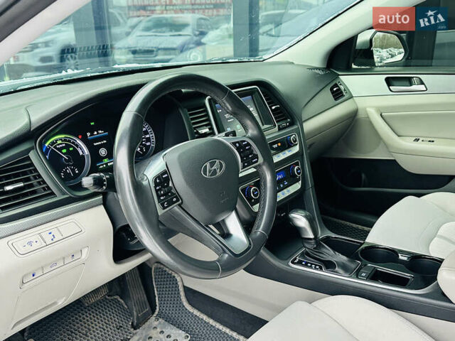 Серый Хендай Соната, объемом двигателя 2 л и пробегом 134 тыс. км за 14000 $, фото 14 на Automoto.ua