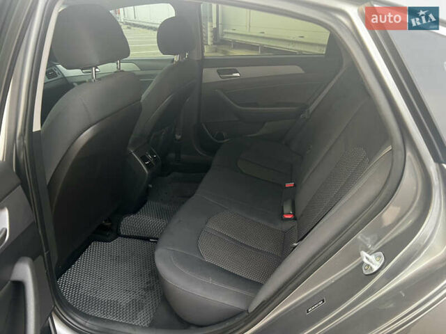 Серый Хендай Соната, объемом двигателя 2.36 л и пробегом 109 тыс. км за 14500 $, фото 14 на Automoto.ua