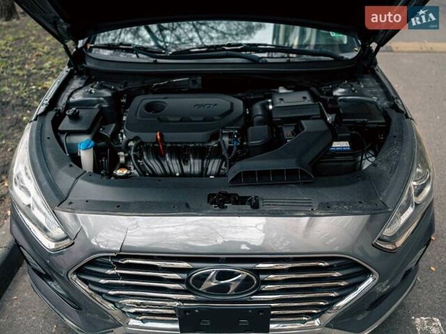 Сірий Хендай Соната, об'ємом двигуна 2.4 л та пробігом 107 тис. км за 12000 $, фото 15 на Automoto.ua