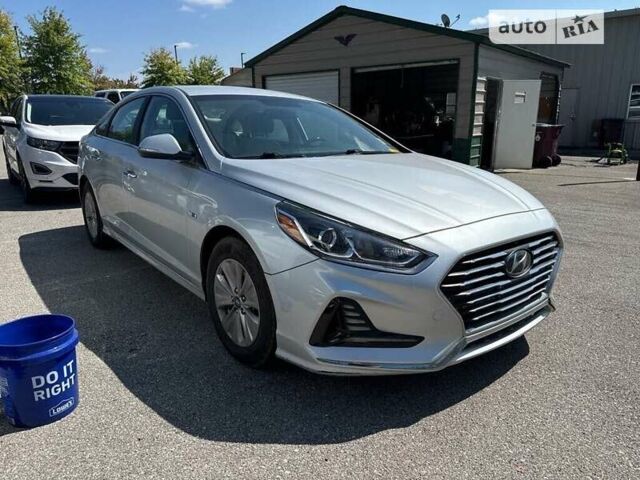 Серый Хендай Соната, объемом двигателя 2 л и пробегом 107 тыс. км за 2800 $, фото 6 на Automoto.ua