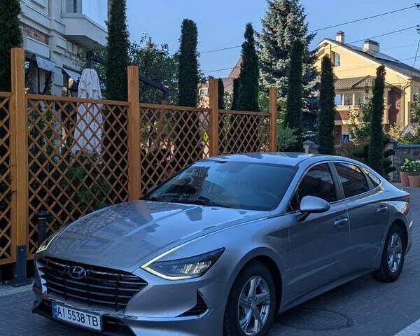 Серый Хендай Соната, объемом двигателя 2.5 л и пробегом 58 тыс. км за 19300 $, фото 1 на Automoto.ua