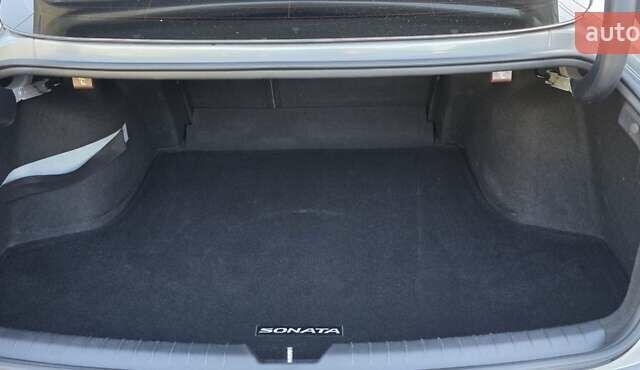 Сірий Хендай Соната, об'ємом двигуна 2 л та пробігом 53 тис. км за 27000 $, фото 28 на Automoto.ua