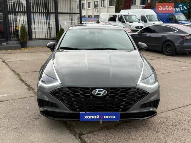 Серый Хендай Соната, объемом двигателя 1.6 л и пробегом 41 тыс. км за 21900 $, фото 1 на Automoto.ua