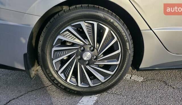 Сірий Хендай Соната, об'ємом двигуна 2 л та пробігом 53 тис. км за 27000 $, фото 18 на Automoto.ua