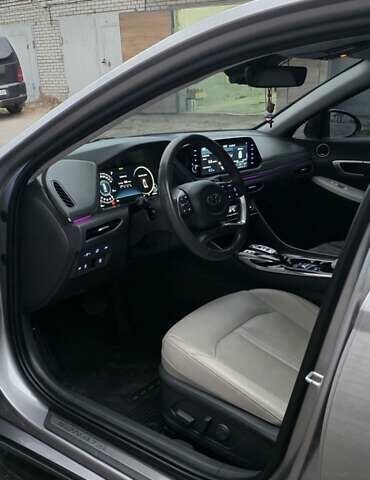 Сірий Хендай Соната, об'ємом двигуна 2 л та пробігом 53 тис. км за 27000 $, фото 35 на Automoto.ua