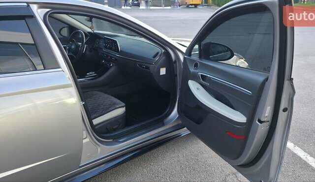 Сірий Хендай Соната, об'ємом двигуна 2 л та пробігом 53 тис. км за 27000 $, фото 27 на Automoto.ua