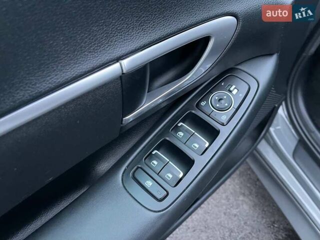 Серый Хендай Соната, объемом двигателя 2.5 л и пробегом 95 тыс. км за 16990 $, фото 15 на Automoto.ua