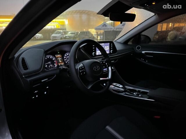Серый Хендай Соната, объемом двигателя 2.5 л и пробегом 46 тыс. км за 19390 $, фото 12 на Automoto.ua