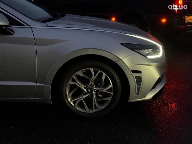 Серый Хендай Соната, объемом двигателя 2.5 л и пробегом 46 тыс. км за 19390 $, фото 4 на Automoto.ua