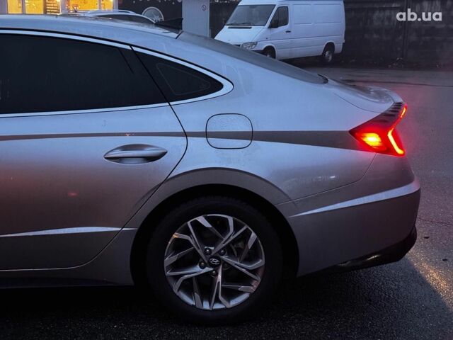 Серый Хендай Соната, объемом двигателя 2.5 л и пробегом 46 тыс. км за 19390 $, фото 9 на Automoto.ua