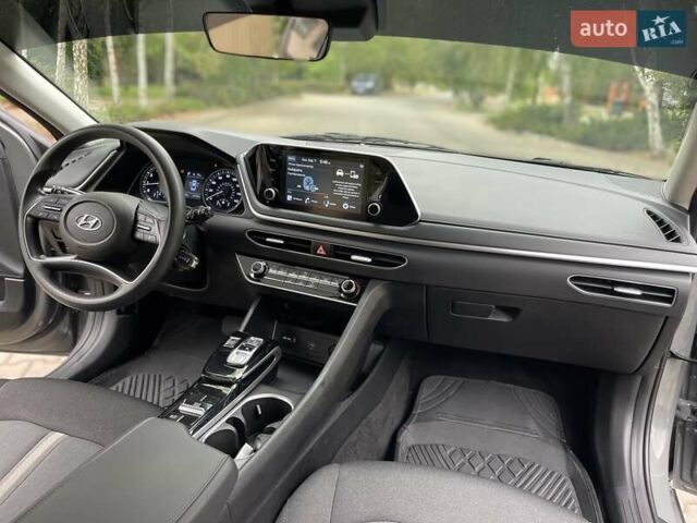 Серый Хендай Соната, объемом двигателя 2.36 л и пробегом 32 тыс. км за 17900 $, фото 17 на Automoto.ua