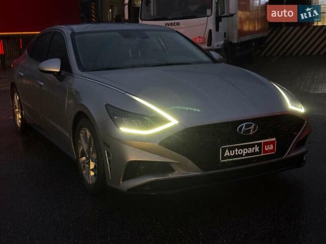 Серый Хендай Соната, объемом двигателя 2.5 л и пробегом 46 тыс. км за 19390 $, фото 2 на Automoto.ua