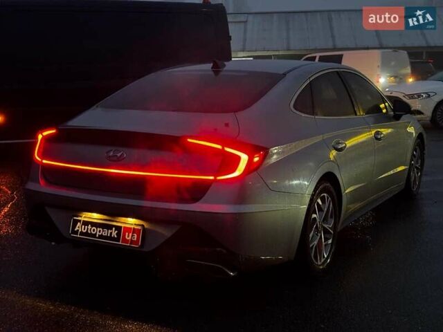 Серый Хендай Соната, объемом двигателя 2.5 л и пробегом 46 тыс. км за 19390 $, фото 5 на Automoto.ua