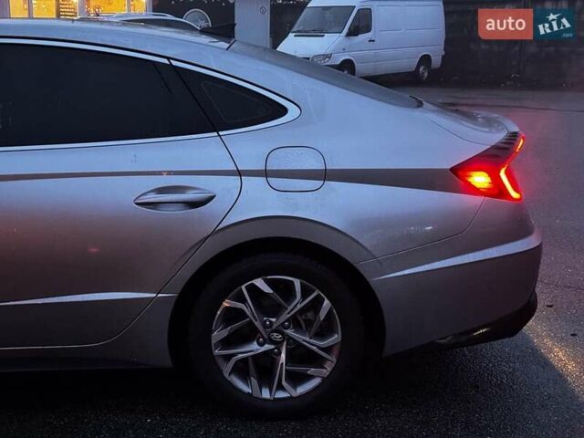 Серый Хендай Соната, объемом двигателя 2.5 л и пробегом 46 тыс. км за 19390 $, фото 9 на Automoto.ua