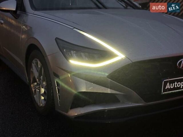 Серый Хендай Соната, объемом двигателя 2.5 л и пробегом 46 тыс. км за 19390 $, фото 3 на Automoto.ua