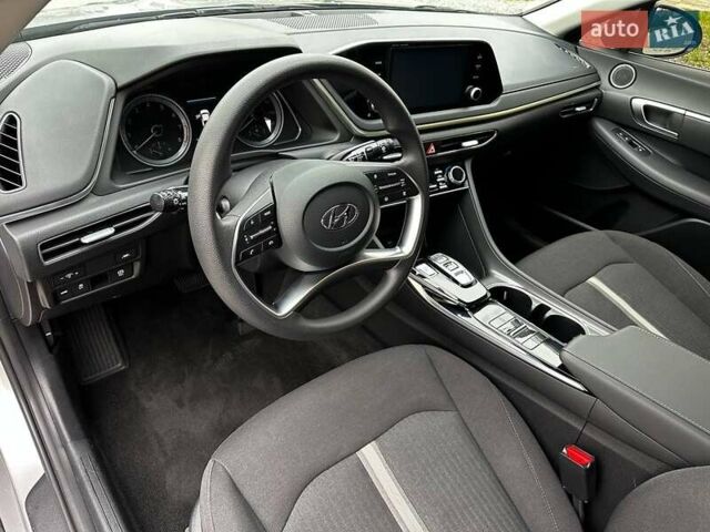 Сірий Хендай Соната, об'ємом двигуна 2.5 л та пробігом 46 тис. км за 19000 $, фото 3 на Automoto.ua