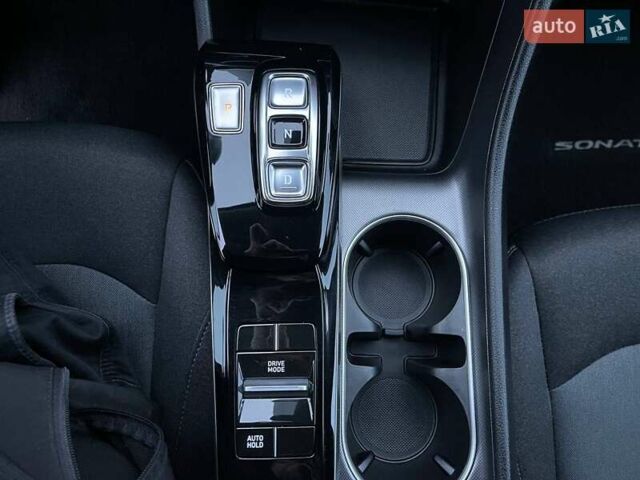 Серый Хендай Соната, объемом двигателя 2.5 л и пробегом 95 тыс. км за 16990 $, фото 23 на Automoto.ua