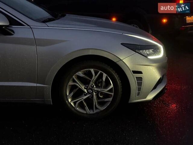 Серый Хендай Соната, объемом двигателя 2.5 л и пробегом 46 тыс. км за 19390 $, фото 4 на Automoto.ua