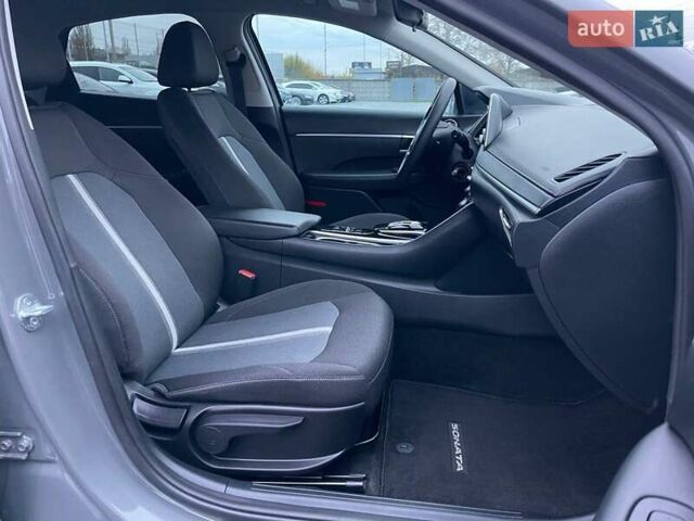Серый Хендай Соната, объемом двигателя 2.5 л и пробегом 95 тыс. км за 16990 $, фото 14 на Automoto.ua