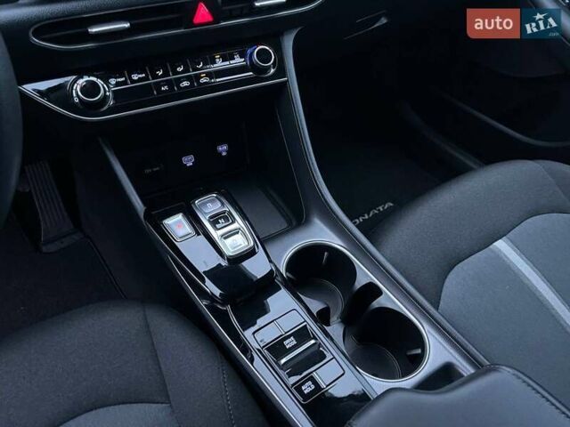 Серый Хендай Соната, объемом двигателя 2.5 л и пробегом 95 тыс. км за 16990 $, фото 22 на Automoto.ua