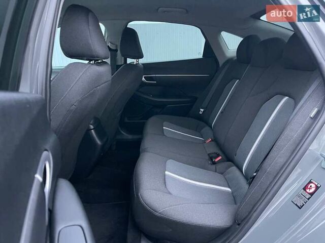 Серый Хендай Соната, объемом двигателя 2.5 л и пробегом 95 тыс. км за 16990 $, фото 12 на Automoto.ua